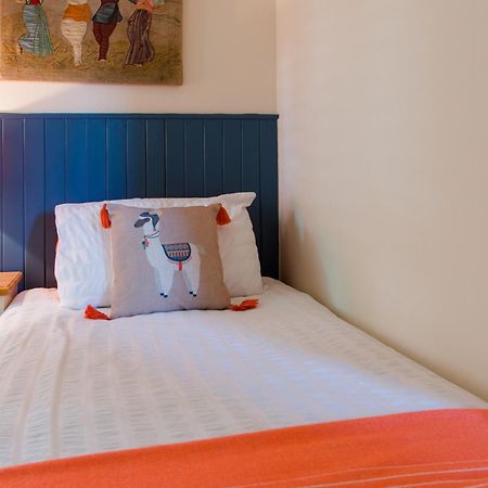 The Merryburn - Rooms And Courtyard Studios ดังเคลด์ ภายนอก รูปภาพ