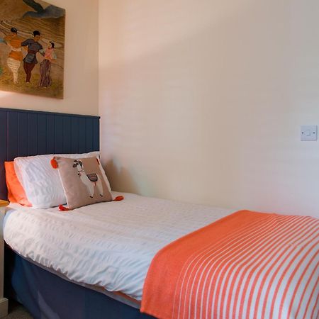 The Merryburn - Rooms And Courtyard Studios ดังเคลด์ ภายนอก รูปภาพ