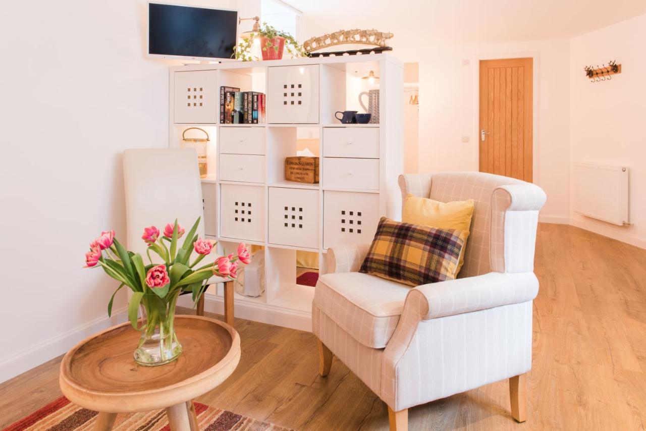The Merryburn - Rooms And Courtyard Studios ดังเคลด์ ภายนอก รูปภาพ