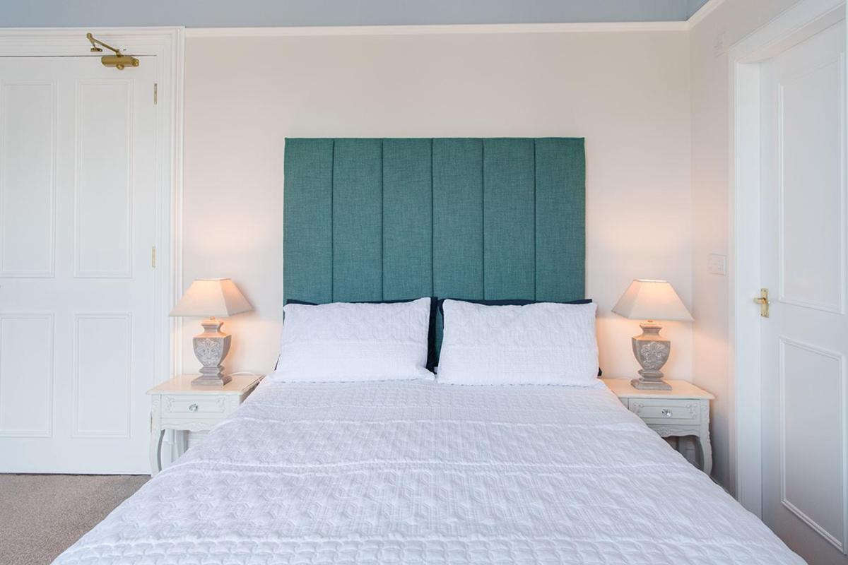 The Merryburn - Rooms And Courtyard Studios ดังเคลด์ ภายนอก รูปภาพ