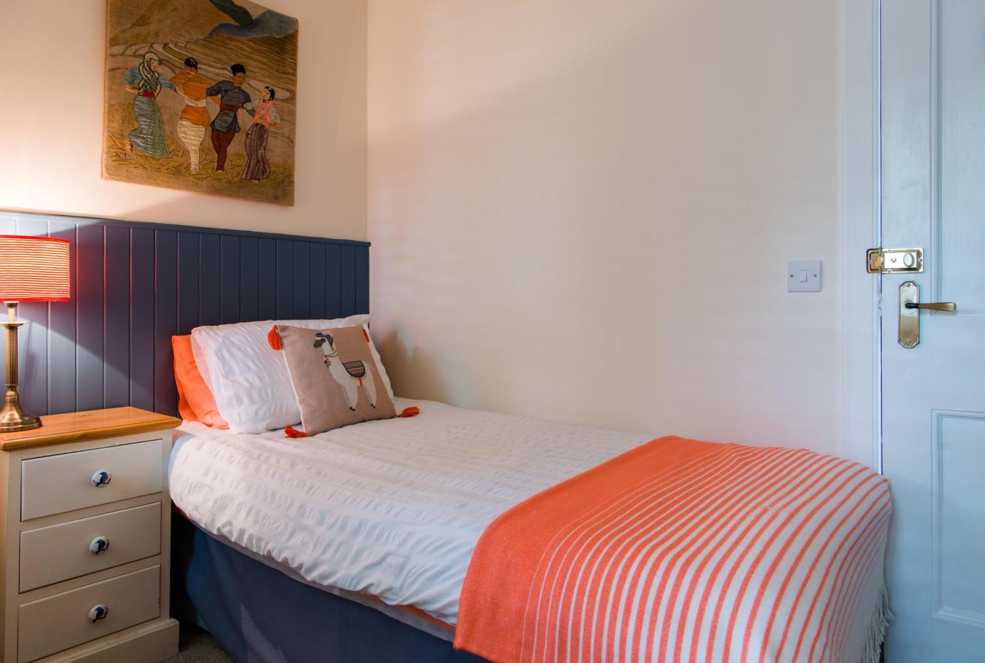 The Merryburn - Rooms And Courtyard Studios ดังเคลด์ ภายนอก รูปภาพ