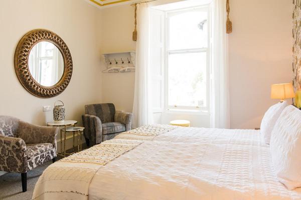 The Merryburn - Rooms And Courtyard Studios ดังเคลด์ ภายนอก รูปภาพ