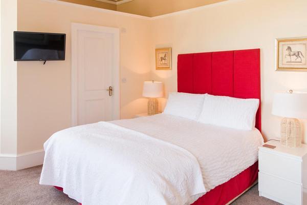 The Merryburn - Rooms And Courtyard Studios ดังเคลด์ ภายนอก รูปภาพ