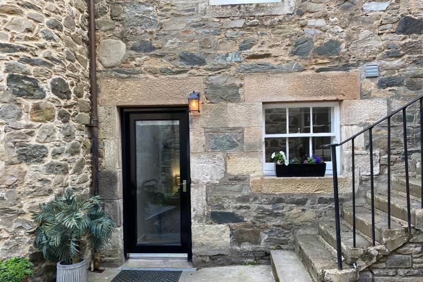 The Merryburn - Rooms And Courtyard Studios ดังเคลด์ ภายนอก รูปภาพ
